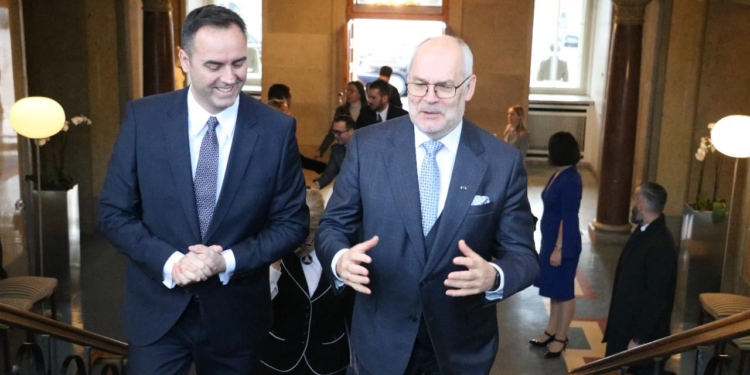 Konjufca takohet me presidentin e Estonisë, flasin për sigurinë në Kosovë