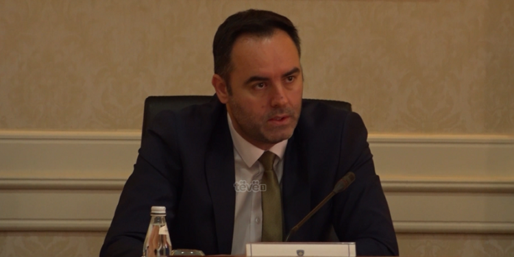 Konjufca siguron SHBA-në: Situata nuk del prej kontrolli për dinarin