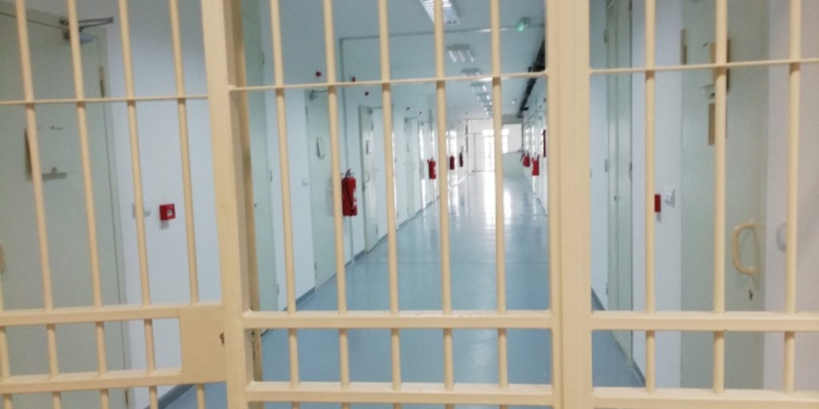 Vdes një person në qendrën e paraburgimit në Prishtinë