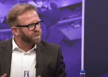 Abazi: Vetëvendosja po i shkelë kauzat e saj me të dyja këmbët