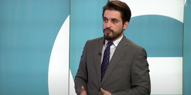 Gjyshinca: Po i tejkalojmë dallimet për zbatimin e vendimit për dinarin me partnerët ndërkombëtarë