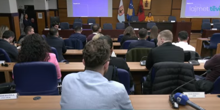 Shkarkohet kryesuesi i Kuvendit të Prishtinës