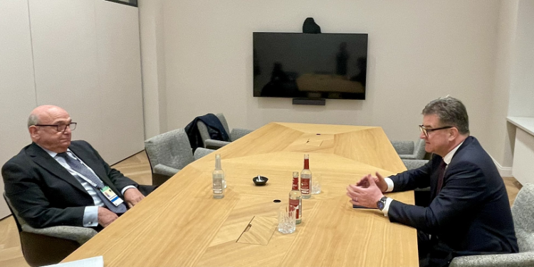 Lajçak takohet me Peachin në Munih, flasin për zhvillimet në rajon