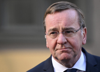 Ministri gjerman i Mbrojtjes sot në Kosovë, takohet me krerët e shtetit