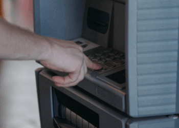 Bizneset në hall me paratë e falsifikuara, mbi 1300 euro deponohen në Prishtinë e Fushë-Kosovë