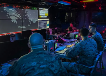 Pilotët luftarakë që gjuajnë dronët Houthi mbi Detin e Kuq