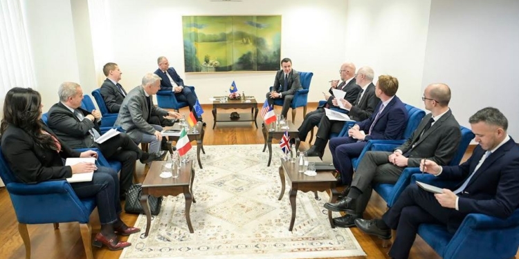 Kurti takon ambasadorët e shteteve të QUINT-it dhe Shefin e Zyrës së BE-së në Kosovë