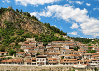 Këtë vit gati 30 për qind më shumë vizitorë nga Kosova në Shqipëri