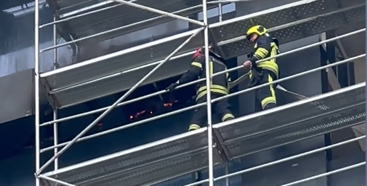 Zjarr në ndërtesën shumë katëshe në kryeqytet