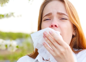 A e dini arsyen përse teshtini shumë herë radhazi?