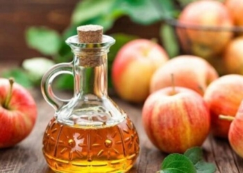 Pse rekomandohet të pini një lugë gjelle uthull molle çdo ditë?