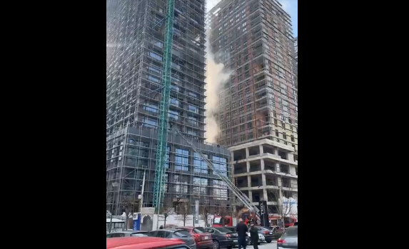 Përfshihet nga zjarri një ndërtesë në Prishtinë