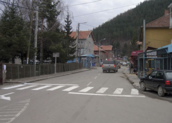 Në Zubin Potok vendosen postere me fotografi e mbishkrime serbe, policia nis hetime
