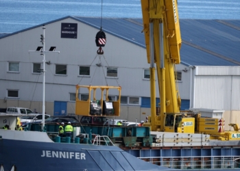 Anija me ndihma nga Qipro mbërrin në bregdetin e Gazës