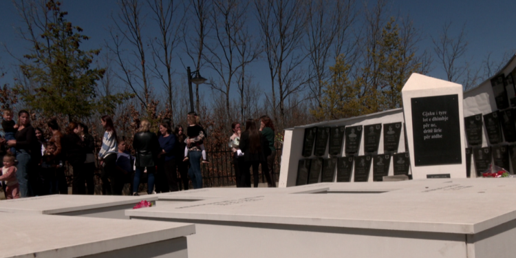 “Ma rëndë më nuk di çka” – shënohet përvjetori i masakrës së familjes Muliqi