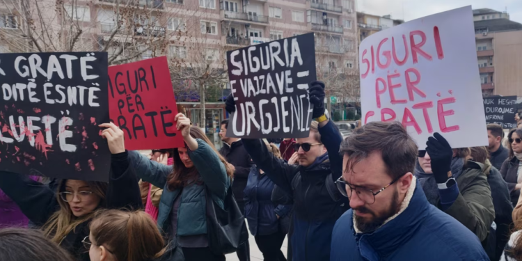 Kërkohet siguri për vajzat dhe gratë, pas dyshimeve për dhunimin e një të miture