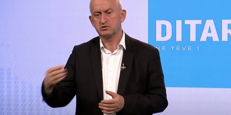 Qalaj thotë se Kurti e Sveçla “përzihen” në planet operacionale të Policisë së Kosovës