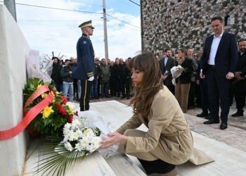 Haxhiu në Deçan: Heroizmi dhe sakrifica e tyre janë frymëzim për të gjithë ne