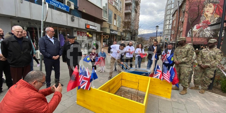 Vendoset gurthemeli i shtatores së ish-kryeministrit britanik, Tony Blair