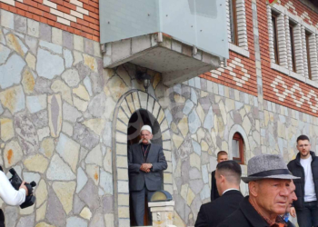 Osmani, Konjufca e Kurti shkojnë në kullën e Jasharëve