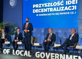 Krasniqi në Poloni, flet për decentralizimin në Kosovë