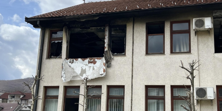 Tre persona të dyshuar për djegien e Gjykatës Themelore në Kaçanik