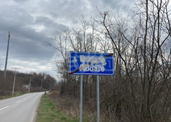 Ngjyrosen shenjat e emërtimeve në gjuhën shqipe në veri