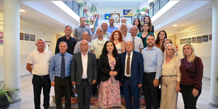 Osmani: Mësuesit janë garancia për cilësinë dhe formimin e brezave të ardhshëm