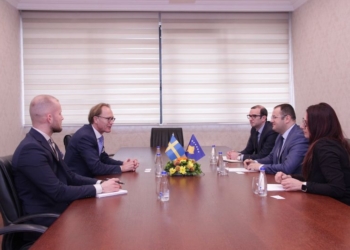 Ismaili takon ambasadorin suedez, flasin për rregulloren e BQK-së