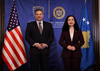 Ambasada amerikane përmbledh vizitën e Escobar në Kosovë