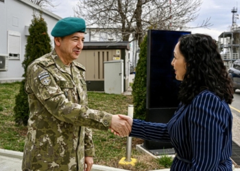 Komandanti i KFOR-it takohet me Osmanin, i kërkon koordinim me institucionet e Kosovës