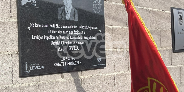 Vendoset pllakë nderi para shtëpisë së ish-komandantit të UÇK-së, Azem Syla