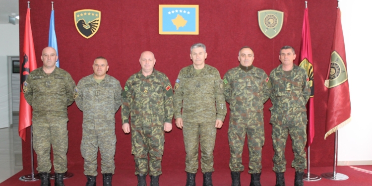Takohen dy delegacionet e Forcave Tokësore të Kosovës dhe Shqipërisë