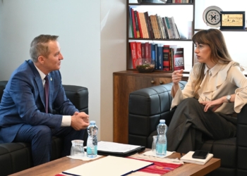 Haxhiu në takim me kryetarin e Vushtrrisë, temë diskutimi mundësitë e dhënies të disa pronave të Ministrisë