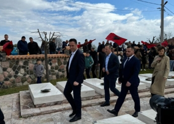 Konjufca në 26-vjetorin e Ditës së Dëshmorëve të Dukagjinit bëri homazhe në Gllogjan