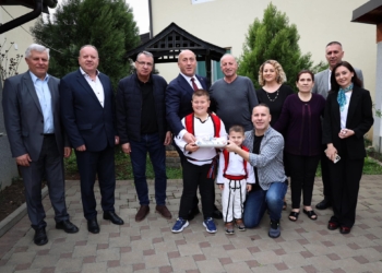 Haradinaj ua uron besimtarëve katolikë Pashkët