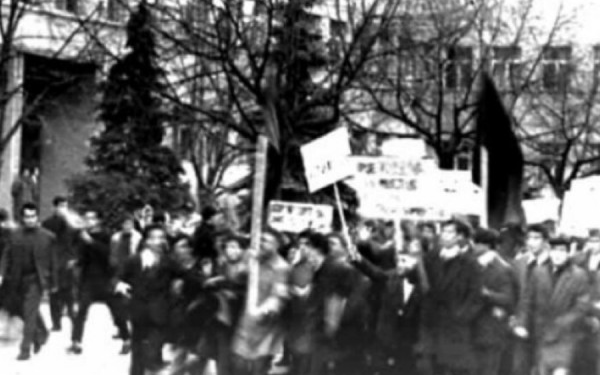 Demonstrata studentore e 11 marsit