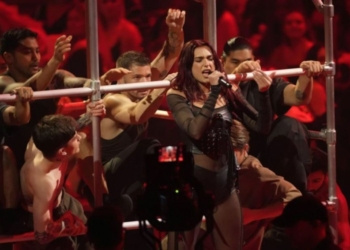 Dua Lipa, Coldplay dhe SZA do të kryesojnë Festivalin Glastonbury 2024