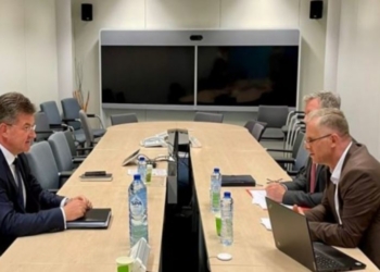 Nis takimi në Bruksel, Lajçak pret Bislimin