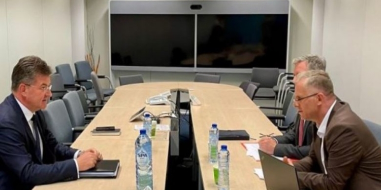 Nis takimi në Bruksel, Lajçak pret Bislimin