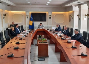 Pozitë dhe opozitë: S’duhet të ketë diskutime politike për rregulloren e BQK-së në Bruksel