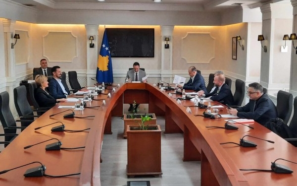 Pozitë dhe opozitë: S’duhet të ketë diskutime politike për rregulloren e BQK-së në Bruksel