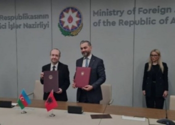 Shqipëria heq vizat me Azerbajxhanin
