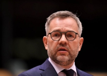 ​Roth: E pakuptimtë që SHBA-ja të vendosë kushte për Kosovën në KiE