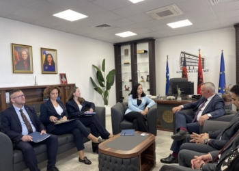 Presidentja Osmani viziton Lipjanin, pritet nga kryetari Ahmeti