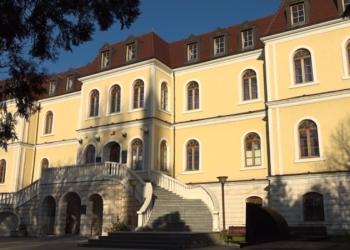 ​Muzeu Kombëtar i Kosovës tash e disa ditë në terr, vizitorët s’mund të hyjnë brenda