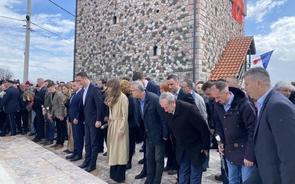 Mbahen homazhe në Kompleksin Memorial në Gllogjan