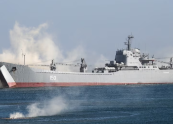 Ukraina thotë se ka sulmuar një anije ruse në Krime