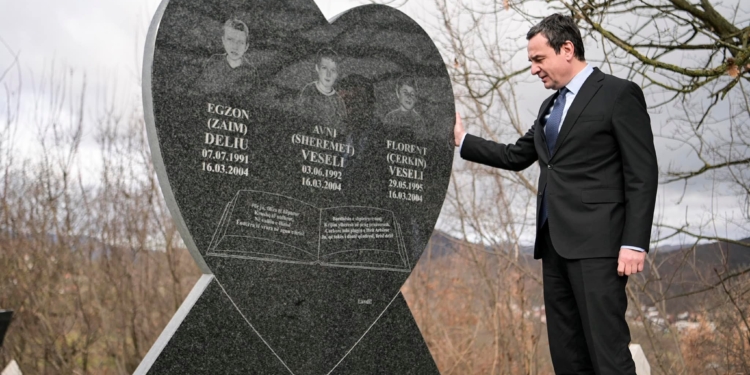 Kurti kujton tre fëmijët e mbytur në Ibër gjatë trazirave të marsit të 2004-ës