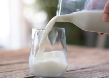 Qumështi i duhur për të humbur peshë në mënyrë të shëndetshme